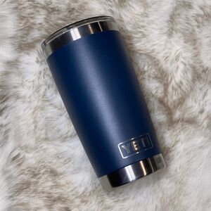 YETI Navy Blue 20 oz Stainless Steel Rambler Tumbler